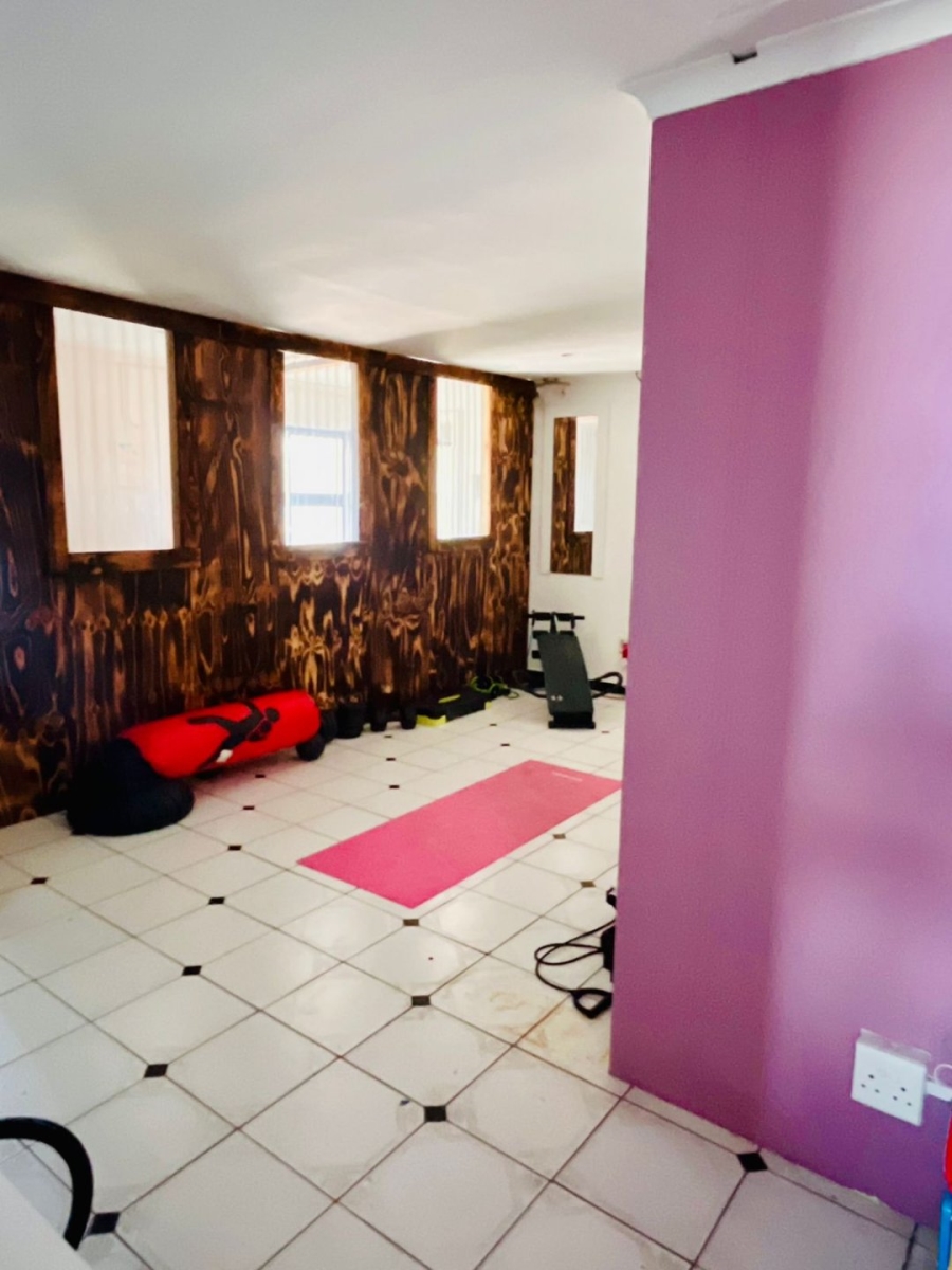 4 Bedroom Property for Sale in Wavecrest Western Cape